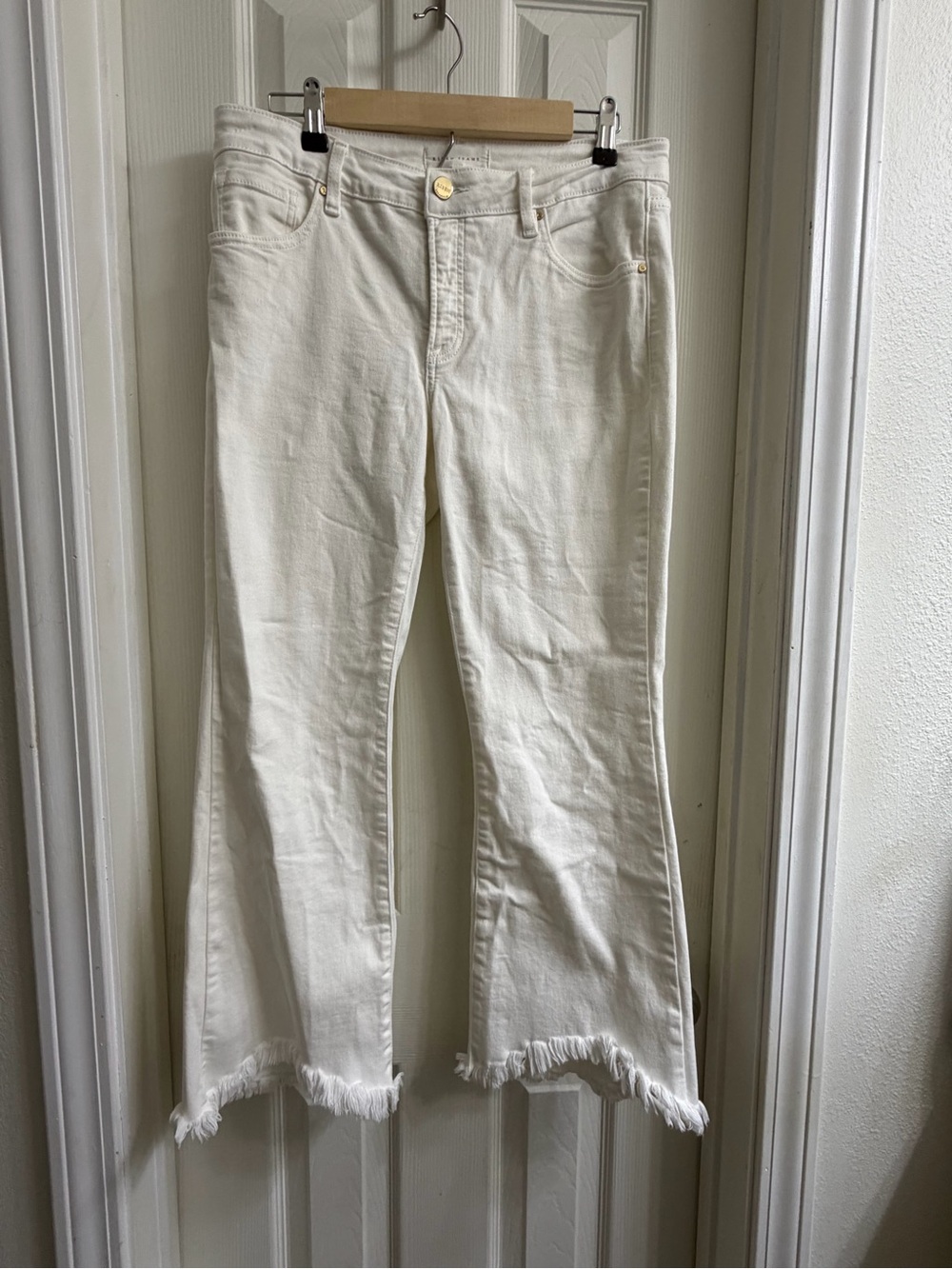 Women’s White Frayed-Hem Flare Jeans